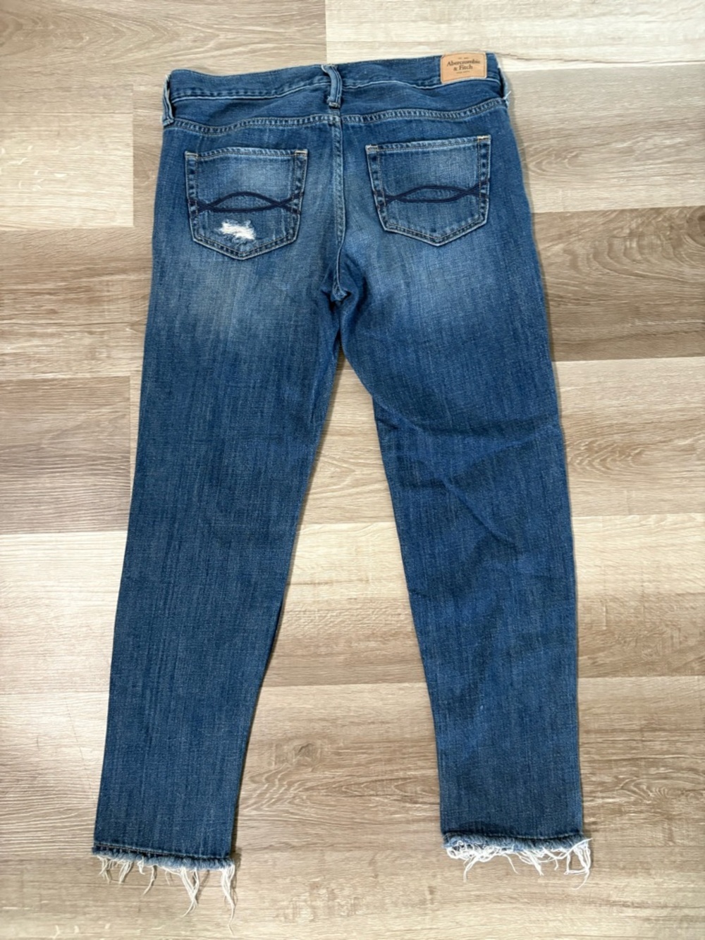 Abercrombie & Fitch 1892 distressed Blue Denim Jeans - Classic Ripped Style - Picture 4 of 7